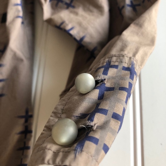 DEMA Modern Ruffle Button Down Top Size Small - Picture 8 of 11